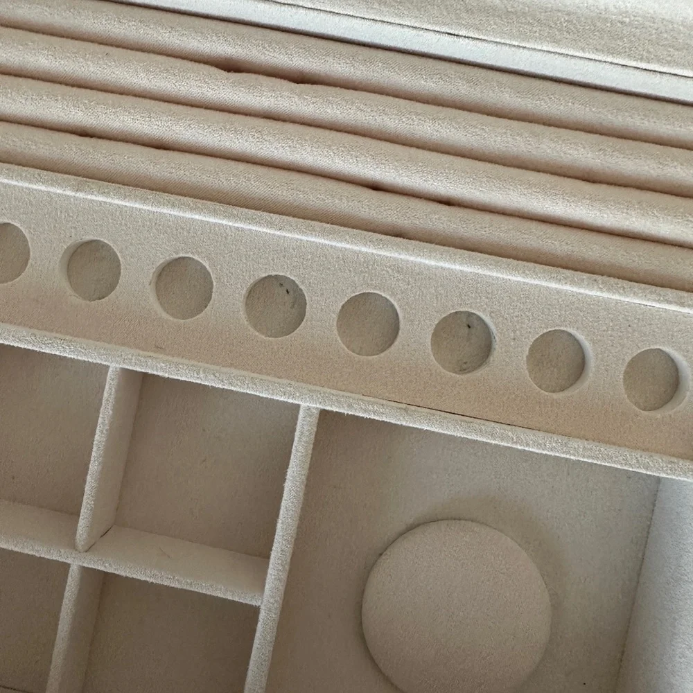 WOLF Sophia Large Mink Leather Jewelry Box Organizer with Silver Accents - Picture 4 of 9